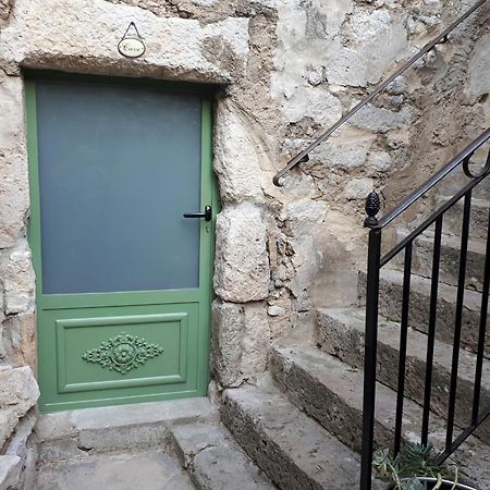 La Garde Adhemar, L'Escalier Medieval Exterior foto