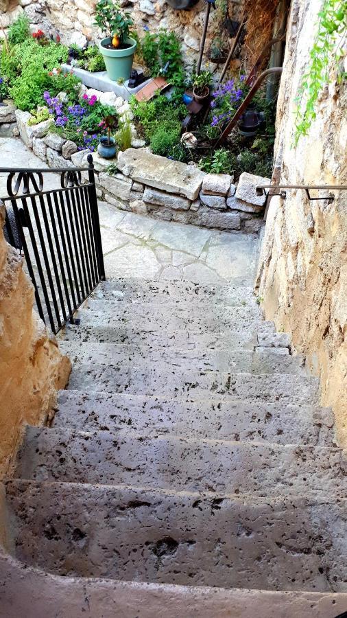 La Garde Adhemar, L'Escalier Medieval Exterior foto
