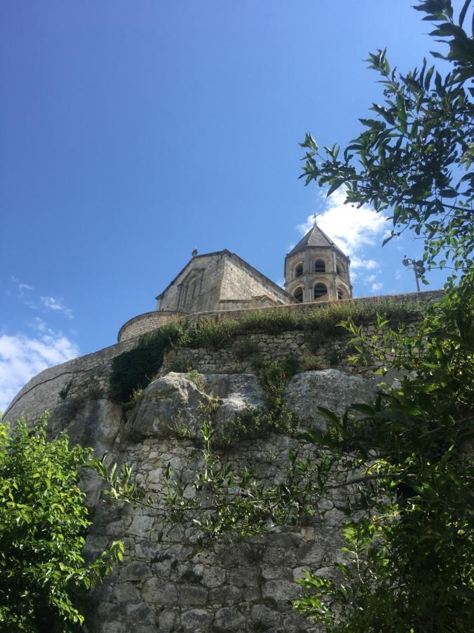 La Garde Adhemar, L'Escalier Medieval Exterior foto