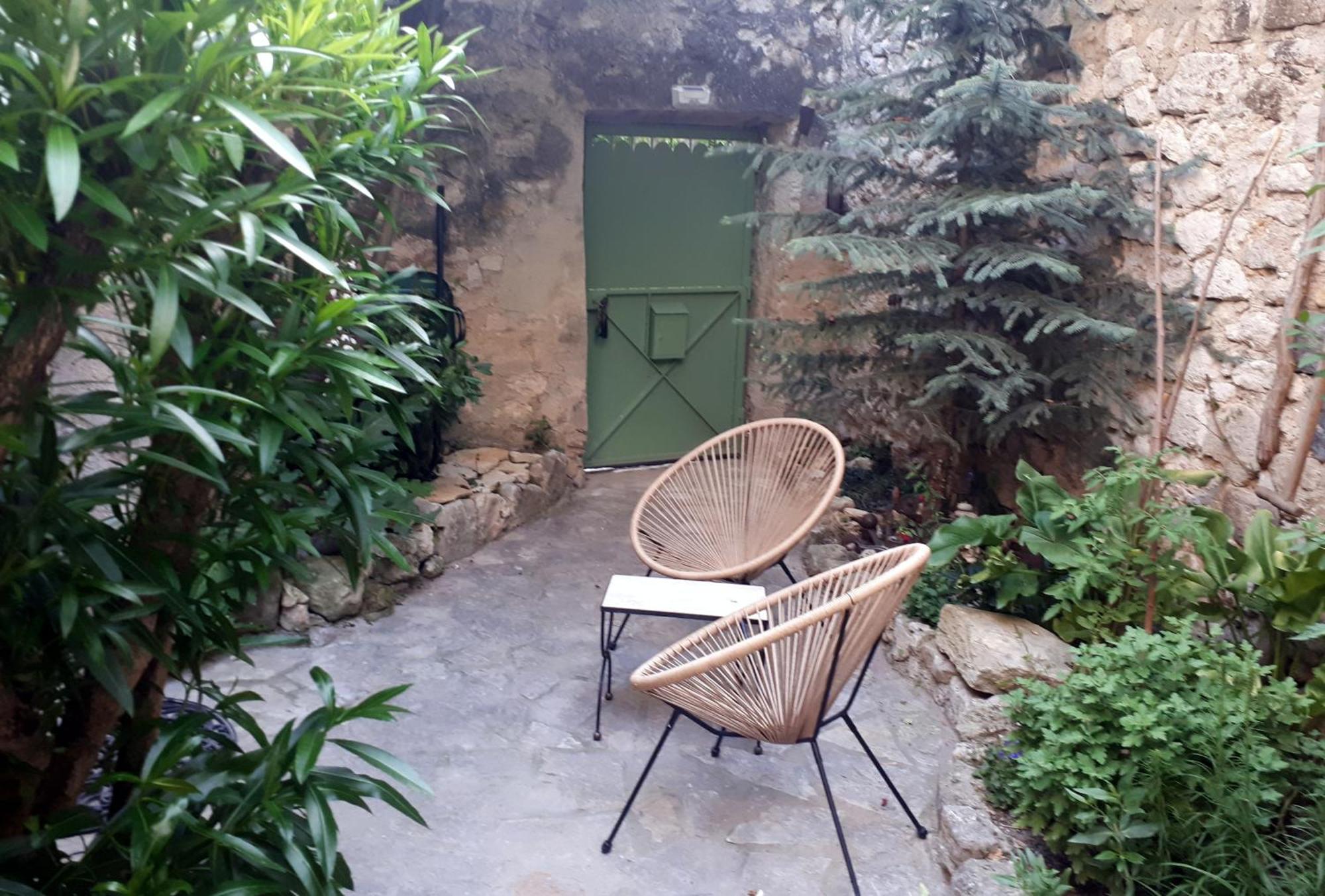 La Garde Adhemar, L'Escalier Medieval Exterior foto